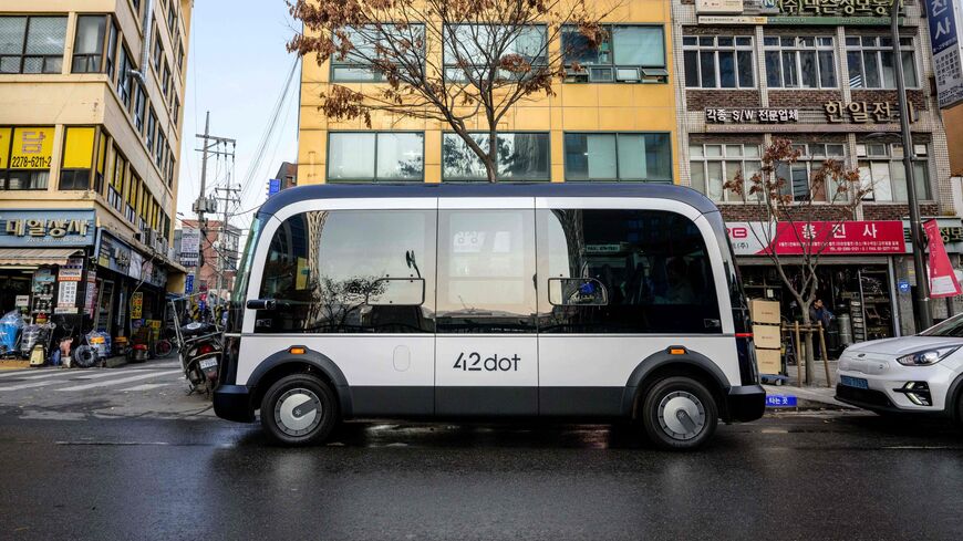 Autonomous bus