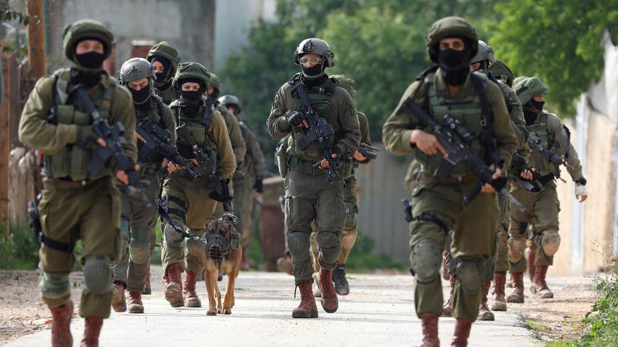 Israeli forces patrol as they search for a Palestinian gunman near Nablus, in the Israeli-occupied West Bank March 17, 2019. REUTERS/Mohamad Torokman - RC164DE6ED80