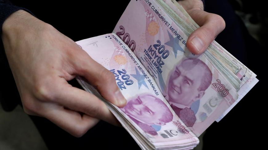 A merchant counts Turkish lira banknotes at the Grand Bazaar in Istanbul, Turkey, March 29, 2019. REUTERS/Murad Sezer - RC1DD8429180